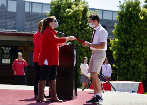 AWARDS IN THE ARTS: Assistant Principal of Academics and Technology Molly Chace hands senior Anthony Duilio his Renaissance Award. Chace believes that awards and honors like the Renaissance Award allow students to be recognized for their GPA improvement and success each semester. “At Mater Dei, our goal is to develop resiliency, grit, and [a] solid work ethic,” Chace said. “These tools are going to serve a student forever, even after they graduate.” (Photo courtesy of Monique Rivera)