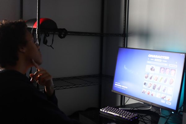CHOOSE YOUR CHARACTER: Senior Trajan Rehder is seen choosing his character within the game, Fortnite. Engaged in Mater Dei Esports practice during the designated Block 8 class, Rehder epitomizes the dedication and determination of the team as they sharpen their skills and refine their strategies for digital combat. Photo courtesy of Jordan Saint John.
