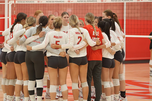 ONE TEAM The Mater Dei athletes and coaches prepare for a competitive game with a team huddle to motivate the girls and review their plays. The Girls Varsity Volleyball Team geared up for a tough game against Mira Costa. Hosted in the Meruelo Athletic Center on Thursday, Sept. 5, these two teams played it out until the end. “My goals are always to make sure that the team is playing as one,” O’Dell said. Not only did Mater Dei dominate this game, the team will forever be known as a fantastic group of players that always works together.