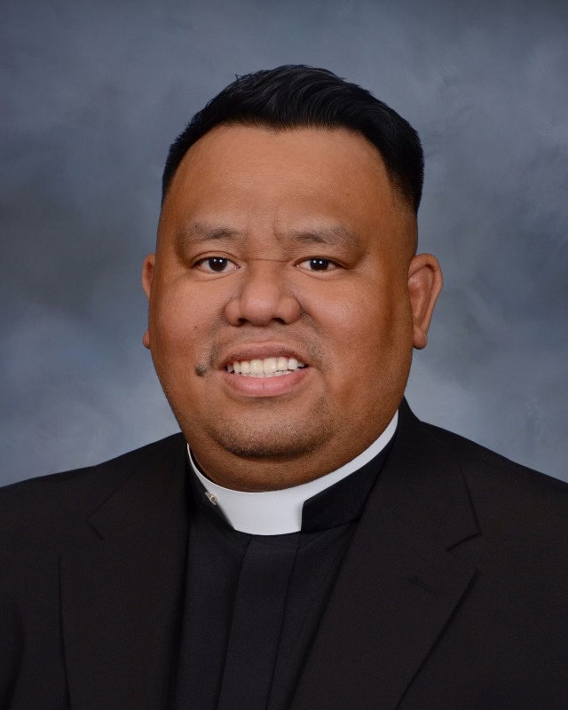LEADS WITH FAITH Father Aaron Galvizo joins the Monarch community bringing a positive light to the campus and beyond. “When you experience his sense of joy, you know that his love of Christ is deep in his heart, and it comes out in his personality, and in that where people come, to a deeper appreciation of who Christ is,” Executive Director of Campus Ministry Helen Steves said. “I love how we praise the Hail Mary at the end of every Mass. He is in a community dedicated to our Blessed Mother, and Mary Mater Dei is such an important part of his life.” Photo courtesy of Mater Dei High School.